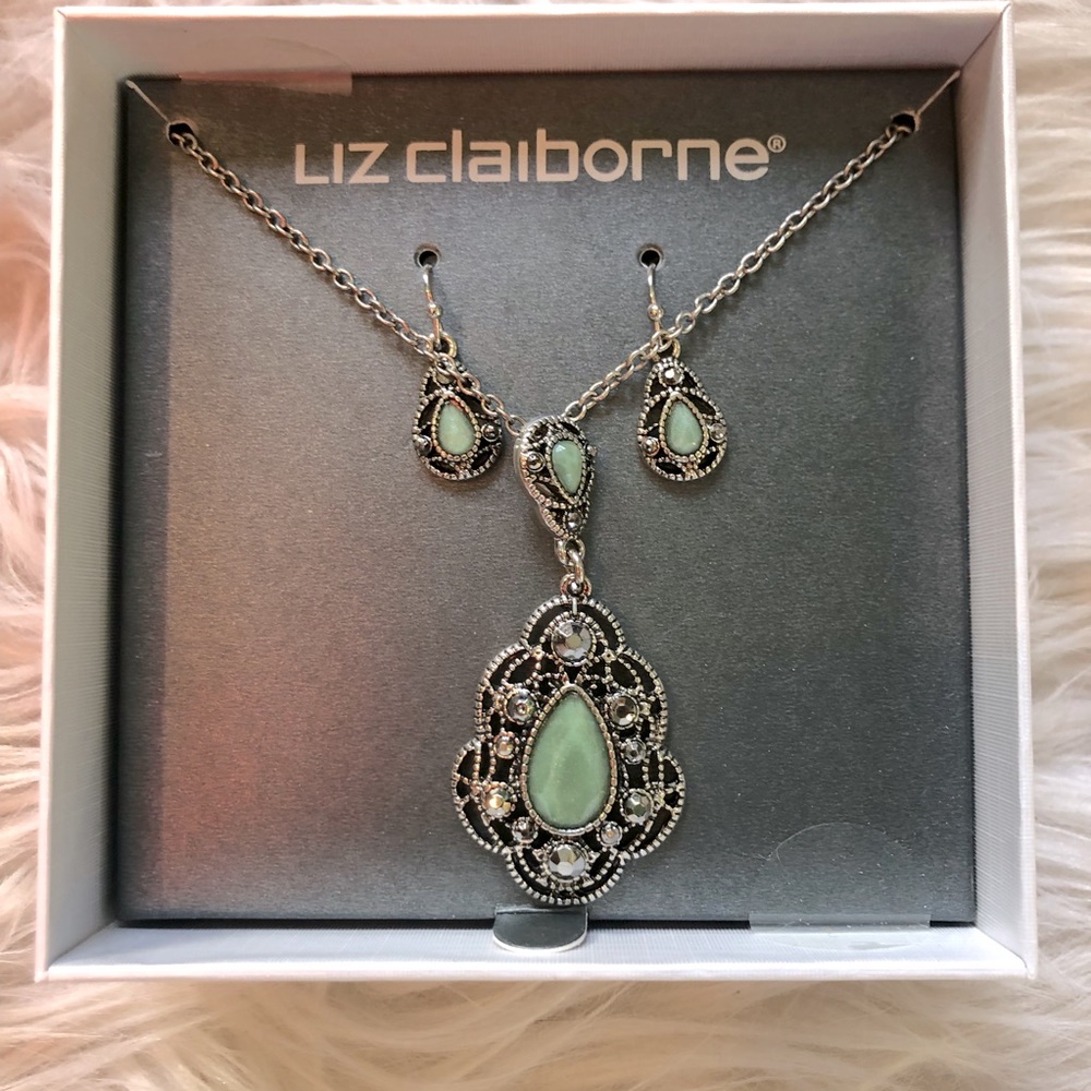 ✨wkend sale✨ Necklace & Earring Set
